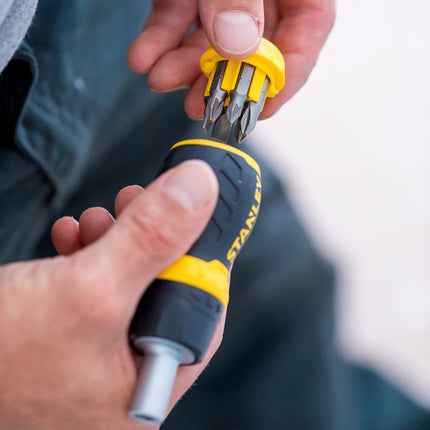 STANLEY MULTIBIT STUBBY SCHROEVENDRAAIER MET RATEL