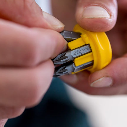 STANLEY MULTIBIT STUBBY SCHROEVENDRAAIER MET RATEL