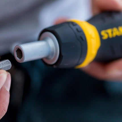 STANLEY MULTIBIT STUBBY SCHROEVENDRAAIER MET RATEL