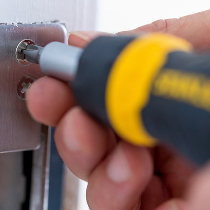 STANLEY MULTIBIT STUBBY SCHROEVENDRAAIER MET RATEL