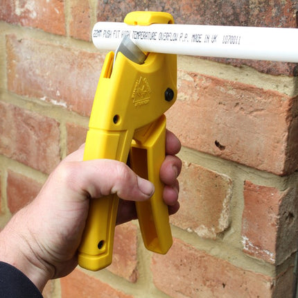 Stanley Plastic Pijpsnijder 28mm – 0-70-450