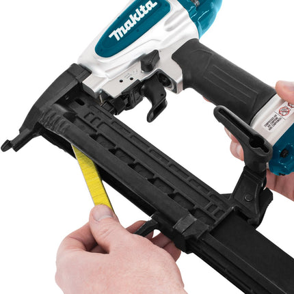 Makita AT638A 8 Bar Nietmachine Narrow Crown